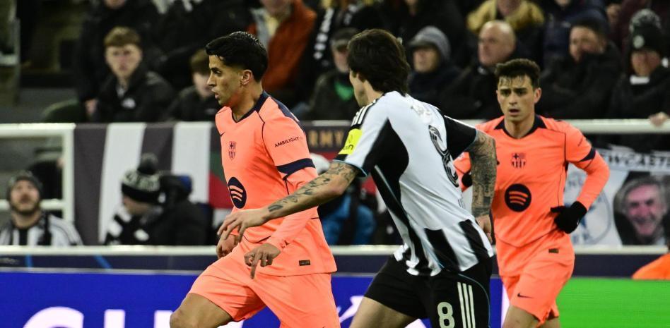 世体：本赛季弗里克频繁调整后防线，43场比赛已使用19套组合